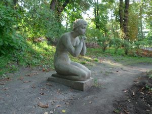 Park, oberhalb St.Georgs-Kathedrale